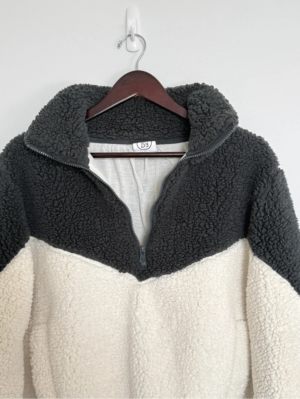 Two-Tone Sherpa Pullover Jacket in Black & Cream - Picture 9 of 15